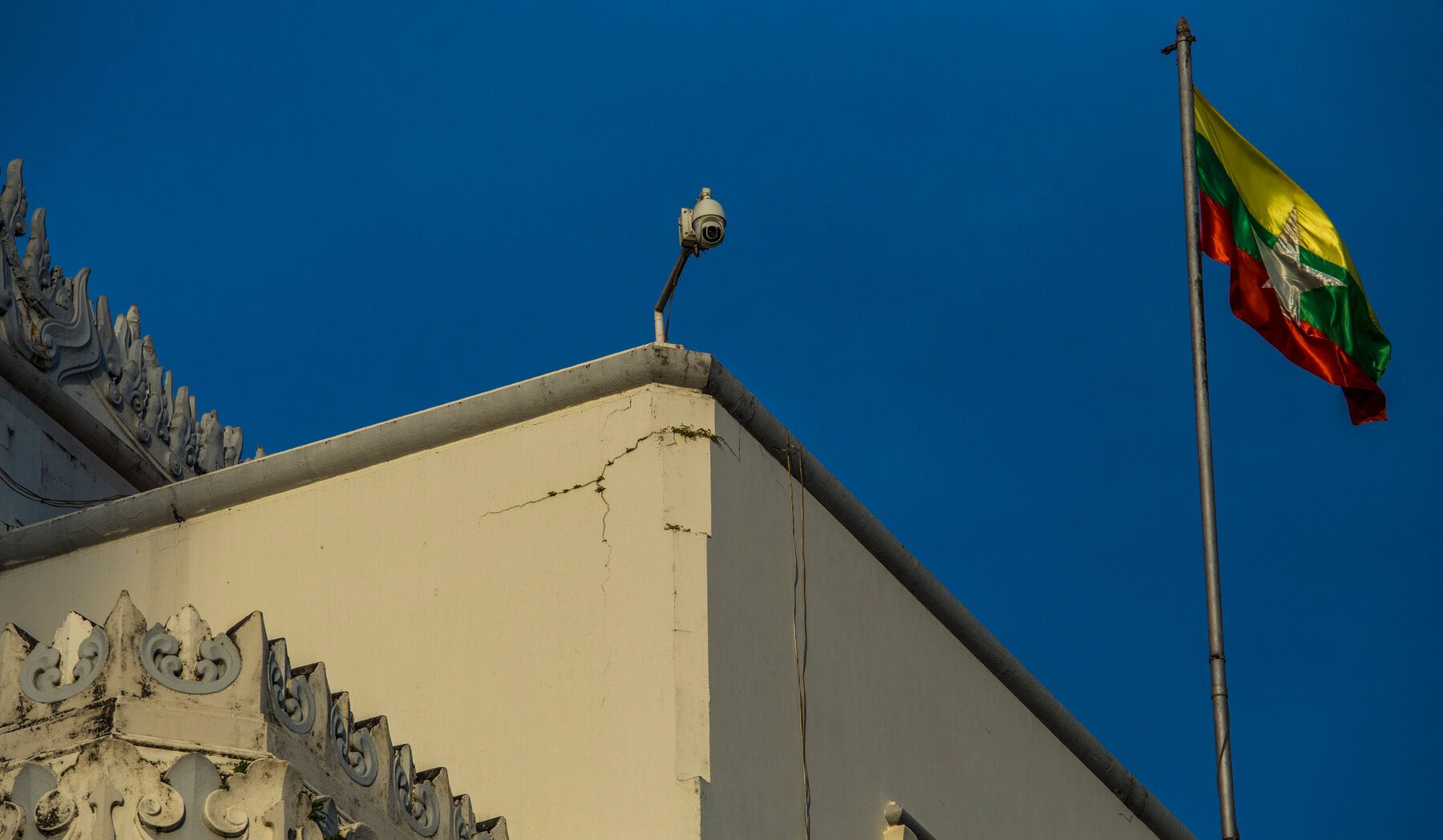 စစ်အာဏာသိမ်းအပြီး စစ်တပ်၏ ရက်စက်ကြမ်းကြုတ်သော ဖြိုခွဲမှုများကို အနောက်နိုင်ငံ လုပ်ငန်းများမှ ရရှိသည့် ထောက်လှမ်းရေးနှင့် အချက်အလက်ဖေါ်ထုတ်ရေး ကိရိယာများက အကူအညီပေးခဲ့သည် / New York Times