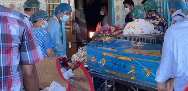 ဇူလိုင်လလယ် ရန်ကုန်ရှိ သုဿန်တခုတွင် မီးသင်္ဂြိုဟ်ရန် စောင့်ဆိုင်းနေစဉ်