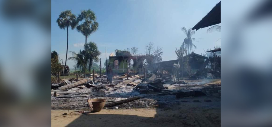 တန့်ဆည်မြို့နယ်၊ ကျီကုန်းကျေးရွာရှိ နေအိမ်တချို့ မီးရှို့ခံရစဉ်  / CJ