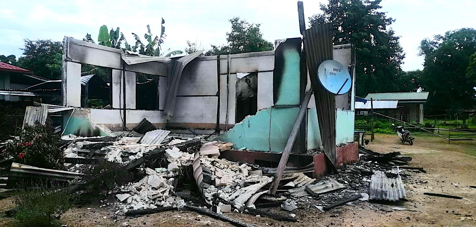 စစ်ကောင်စီတပ်များက ဒီးမော့ဆိုမြို့နယ် စံပြ ၆ မိုင် ကျေးရွာအတွင်းရှိ အရပ်သား နေအိမ်များကို မီးရှို့ဖျက်ဆီး  / KNDF