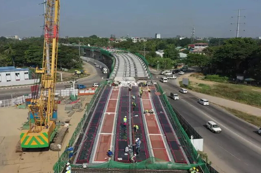 ယခုအခါ ရပ်ဆိုင်းထားပြီဖြစ်သည့် ဂျပန်အကူအညီဖြင့် ဆောက်လုပ်နေသော ပဲခူးမြစ်ကူးတံတားစီမံကိန်းကို ၂၀၂၀ ဒီဇင်ဘာလအတွင်း သာကေတဘက်မှ မြင်ရစဉ်