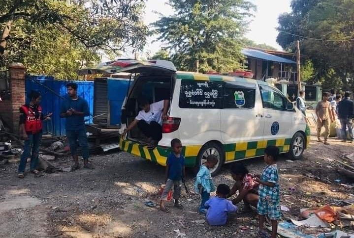 ရှင်းလင်းခံရသည့် နေအိမ်မှ မိသားစုဝင်များအား လူမှုကူညီရေးအသင်းများက ကူညီပေး  / CJ