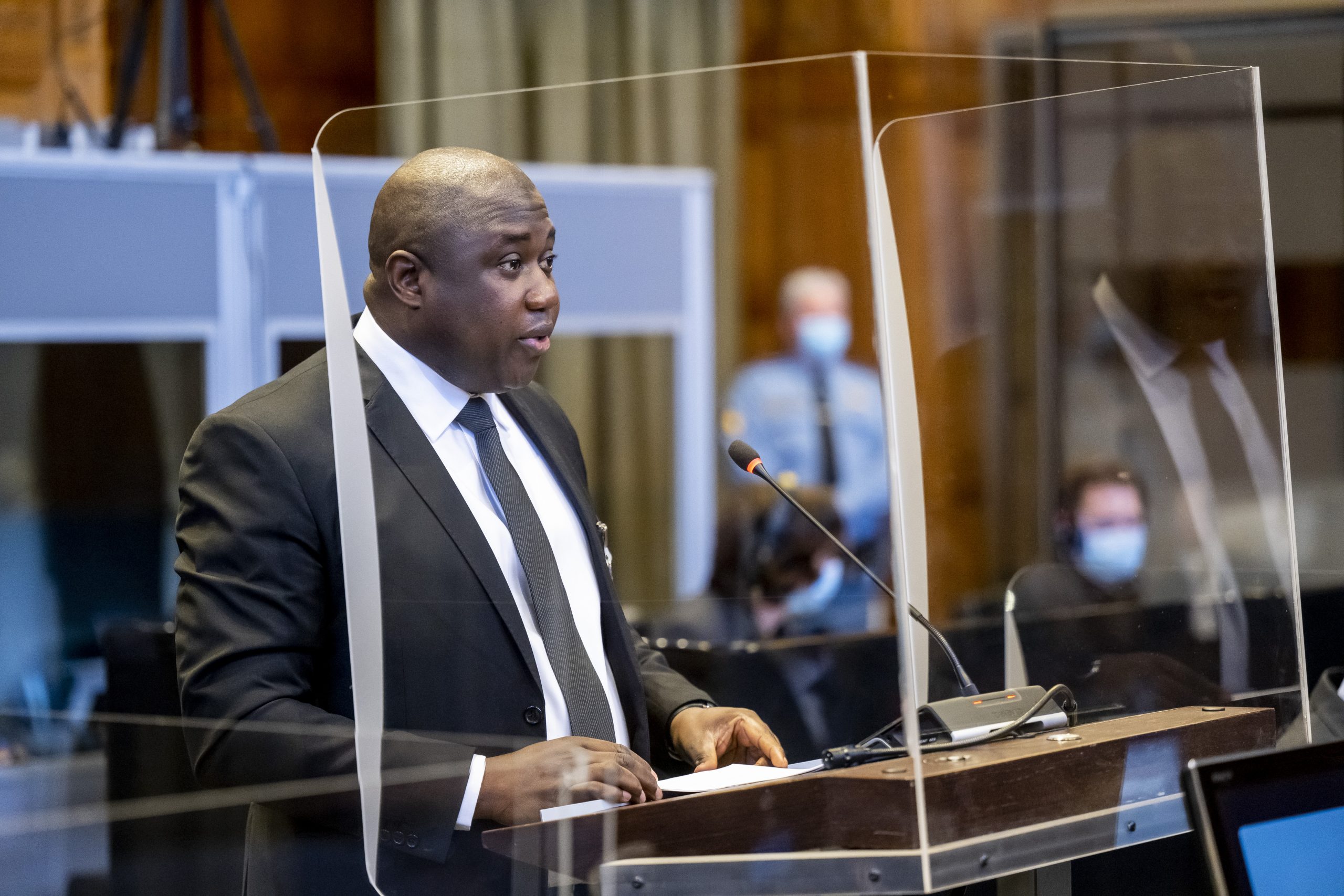 ဂမ်ဘီယာရှေ့နေချုပ်က လက်ရှိမြန်မာနိုင်ငံတွင်ကြုံနေရသည့် အခြေအနေများသည် တရားမျှတမှုရရှိရန် ပိုမိုဝေးကွာနေပြီဟုလည်း ထောက်ပြပြောဆိုသည်