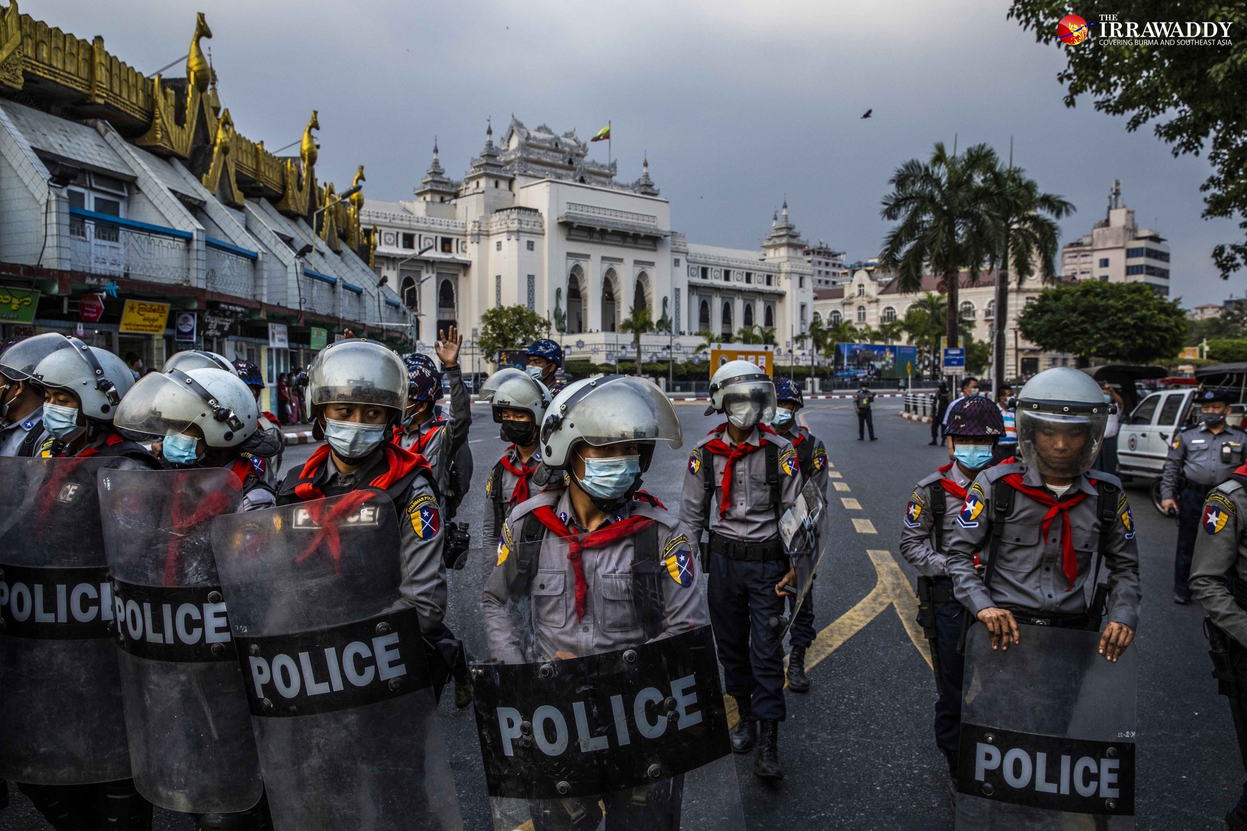 ၂၀၂၁ ခုနှစ် ဖေဖော်ဝါရီ စစ်အာဏာသိမ်းအပြီး ရန်ကုန်တွင် တွေ့ရသည့် ရဲတပ်ဖွဲ့ဝင်များ  / ဧရာဝတီ