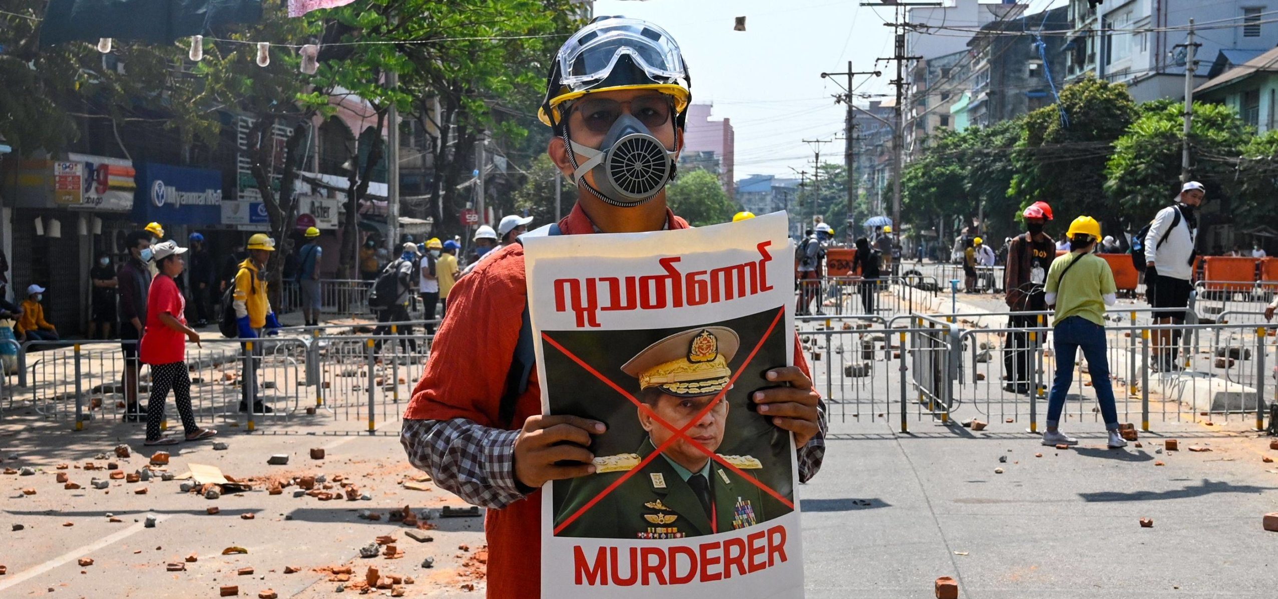 ၂၀၂၁ ဖေဖော်ဝါရီ စစ်အာဏာသိမ်းဆန့်ကျင်ရေး ဆန္ဒပြနေသော ရန်ကုန်မြို့တနေရာ / AFP