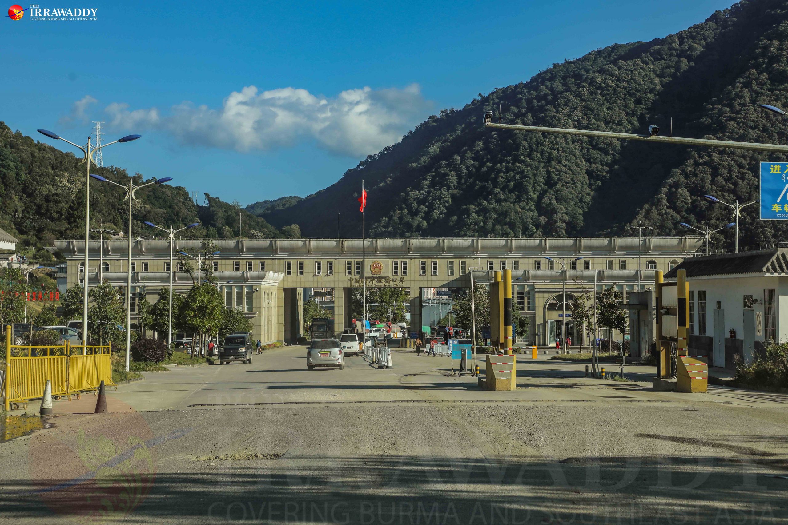 တရုတ်- မြန်မာ နယ်စပ်ရှိ ကန်ပိုက်တီ နယ်စပ်ကုန်သွယ်ရေးစခန်း / ဧရာဝတီ