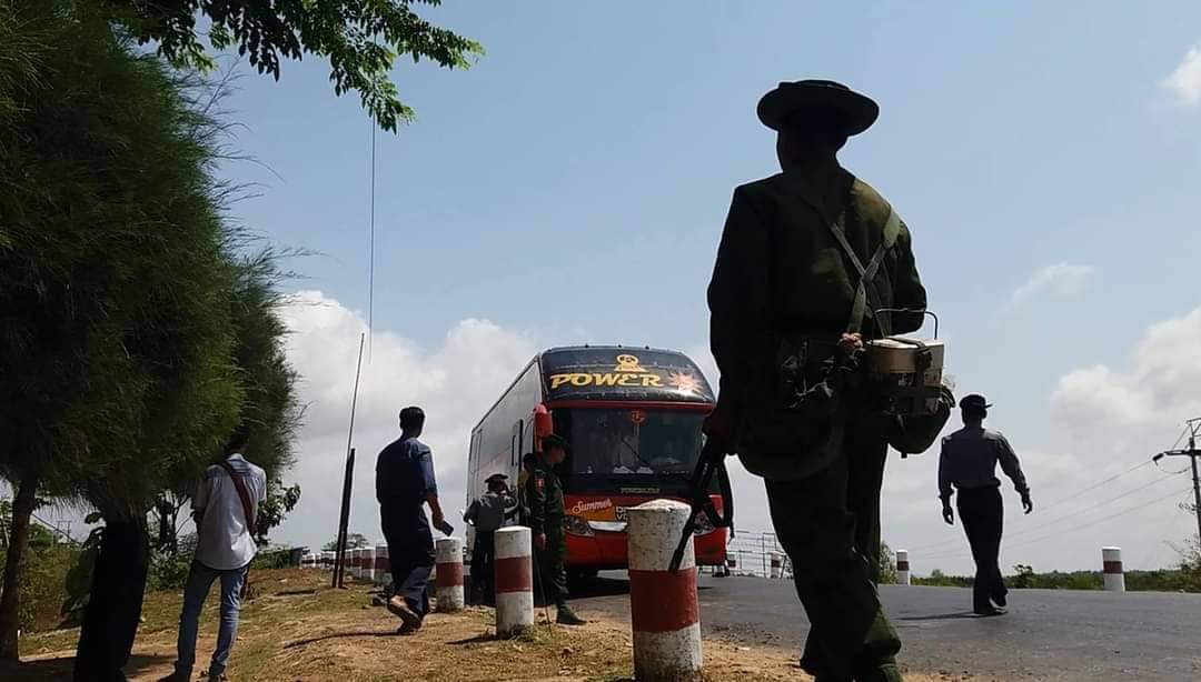 စစ်တွေမြို့အဝင် ကျောက်တန်းစစ်ဆေးရေးဂိတ် / ရခိုင်တိုင်မ်းသတင်းဌာန