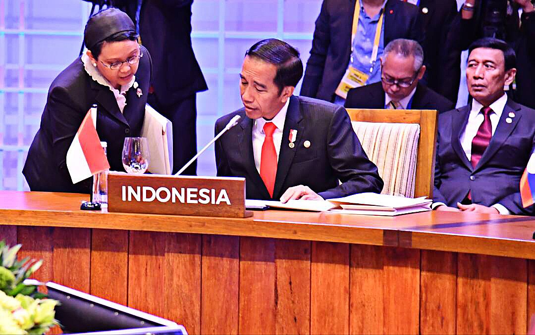 အင်ဒိုနီးရှားသမ္မတ ဂျိုကိုဝီဒိုဒိုနှင့် နိုင်ငံခြားရေးဝန်ကြီး ရက်နိုမာဆူဒီ