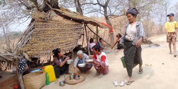 စစ်ကြောင်းထိုး ဝင်ရောက်မှုကြောင့် ထွက်ပြေးတိမ်းရှောင်နေကြသည့် ပေါက်မြို့နယ် ဒေသခံများ / CJ