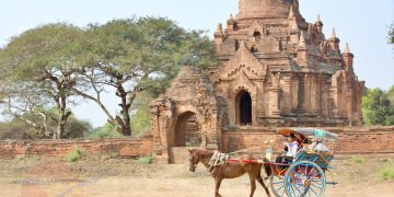 ပုဂံဒေသရှိ ခရီးသွားများ / ဧရာဝတီ