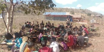 ကယားပြည်နယ်ရှိ စစ်ဘေးရှောင်စခန်းမှ ကလေးငယ်များ