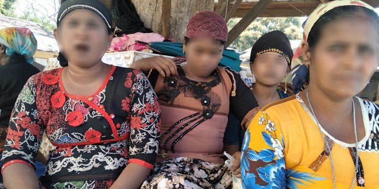 စခန်းတာဝန်ခံကို မုဒိမ်းမှုဖြင့် တိုင်တန်းထားသည့် အမျိုးသမီးများ