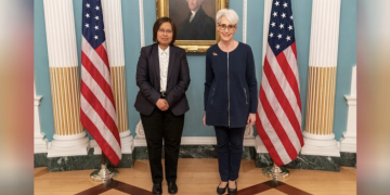 ၂၀၂၃ ခုနှစ်၊ ဖေဖော်ဝါရီလ ၁၄ ရက်နေ့တွင် ဝါရှင်တန်၌ အမေရိကန် ဒုတိယ နိုင်ငံခြားရေးဝန်ကြီး မစ္စ ဝင်ဒီ ရှားမင်းသည် NUG နိုင်ငံခြားရေးဝန်ကြီး ဒေါ်ဇင်မာအောင်နှင့် တွေ့ဆုံသည် / NUG Foreign Ministry