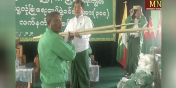 ၂၀၂၃ ခုနှစ်၊ ဖေဖော်ဝါရီလ ၂၁ ရက်နေ့ နေပြည်တော်တွင် USDP က ပါတီဝင်များအား ဝါးချွန်များ လွှဲပြောင်းပေးအပ်သည့် အခမ်းအနား