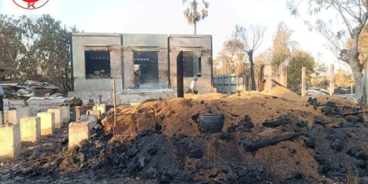 စစ်ကောင်စီတပ်များက မီးရှို့ထားသည့် ထူးကြီးကျေးရွာ / S&C