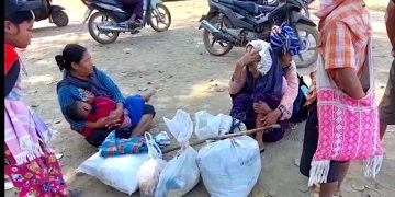 စစ်ကြောင်းထိုးမှုကြောင့် ပခုက္ကူမြို့နယ်အတွင်းမှဒေသခံများ ထွက်ပြေးနေရ / CJ