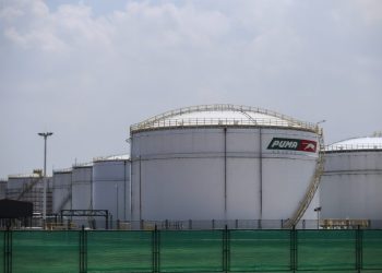 ရန်ကုန်တွင် Puma Energy Asia Sun (PEAS) Company Ltd က လုပ်ဆောင်နေသည့် လောင်စာကန်များ။ PEAS မှ Shoon Energy Thilawa Terminal Company Ltd အဖြစ် နာမည်ပြောင်းထားသည့် ကုမ္ပဏီတွင် ဒေါ်ကျောက်ကြားရွှေက ဒါရိုက်တာ ဖြစ်သည် / ဧရာဝတီ