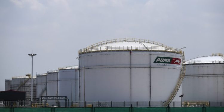 ရန်ကုန်တွင် Puma Energy Asia Sun (PEAS) Company Ltd က လုပ်ဆောင်နေသည့် လောင်စာကန်များ။ PEAS မှ Shoon Energy Thilawa Terminal Company Ltd အဖြစ် နာမည်ပြောင်းထားသည့် ကုမ္ပဏီတွင် ဒေါ်ကျောက်ကြားရွှေက ဒါရိုက်တာ ဖြစ်သည် / ဧရာဝတီ
