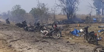 ပဇီကြီးကျေးရွာ တိုက်ခိုက်သတ်ဖြတ်ခံရပြီးနောက် မြင်ကွင်းတခု / ကျွန်းလှ တက်ကြွလှုပ်ရှားသူများအဖွဲ့