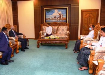 အပြည်ပြည်ဆိုင်ရာ ပူးပေါင်းဆောင်ရွက်ရေး ဝန်ကြီး ဦးကိုကိုလှိုင်နှင့် တောင်အာရှ နိုင်ငံခြားသတင်းထောက်များအသင်း (FCC South Asia) ဥက္ကဋ္ဌ မစ္စတာ အက်စ် ဗန်ကက် နာရာယန်းတို့ ဇွန်လ ၇ ရက်နေ့က နေပြည်တော်တွင် တွေ့ဆုံစဉ် / MNA