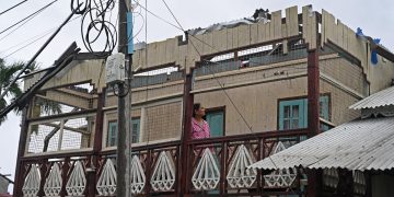 မိုခါမုန်တိုင်းကြောင့် ပျက်စီးသွားသည့် ကျောက်တော်မြို့နယ်ရှိ နေအိမ်တချို့ (ဓာတ်ပုံ-AFP)