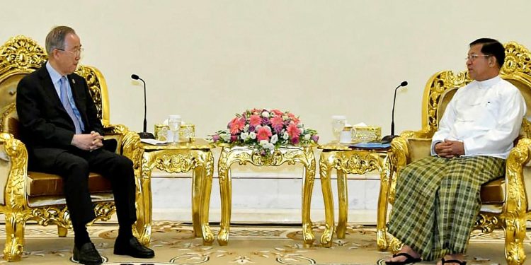 ဧပြီလ ၂၄ ရက် မနက်ပိုင်း ဘန်ကီမွန်းနှင့် စစ်ခေါင်းဆောင် မင်းအောင်လှိုင်တို့ တွေ့ဆုံစဉ်