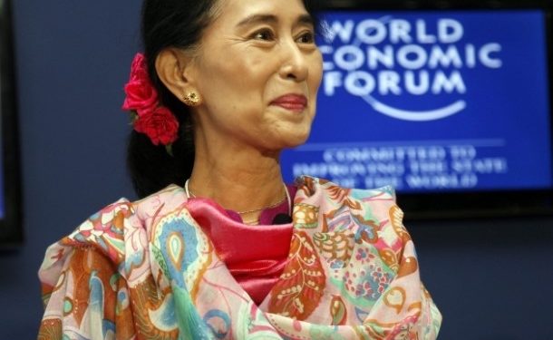 ဒေါ်အောင်ဆန်းစုကြည်ကို ခုတုံးလုပ်သော်လည်း စစ်ကောင်စီ ထင်တိုင်းမပေါက်