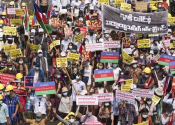 ၂၀၂၁ ခုနှစ်၊ ဖေဖော်ဝါရီလက ရန်ကုန်တွင် စစ်အာဏာသိမ်းမှုကို လူမျိုးပေါင်းစုံသပိတ် ဆန္ဒပြစဉ် / ဧရာဝတီ