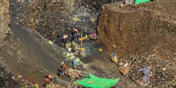 ဖားကန့်၊ လုံးခင်းဒေသမှ ကျောက်စိမ်းကုမ္ပဏီ ၄ ခုအား စစ်တပ် ဝင်စီး