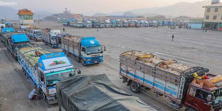 မတ်လအတွင်းက မူဆယ်မြို့တွင် တွေ့ရသည့် ဖရဲသခွားရောင်းဝယ်ရေးကားမျာ / ဧရာဝတီ