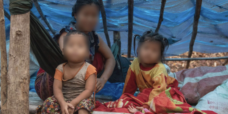 သံလွင်ငြိမ်းချမ်းရေးဥယျာဉ်အတွင်းရှိ ပြည်တွင်းနေရပ်စွန့်ခွာသူများစခန်းတခု ၂၀၂၁ ခုနှစ်၊ မတ်လက လေကြောင်းတိုက်ခိုက်ခံရပြီးနောက် ခိုလှုံပုန်းရှောင်နေသူများ / KESAN