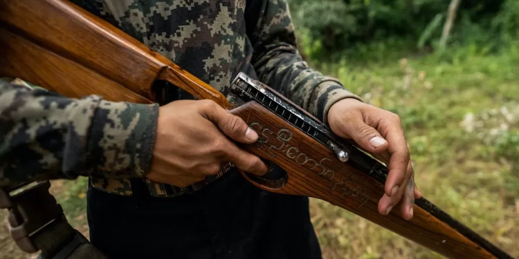 နွေဦးတော်လှန်ရေး လုံးပါးပါးသွားနိုင်သည့် အန္တရာယ် ရှိသည်