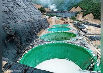 ကချင်ပြည်နယ်၊ ပန်ဝါမြို့နယ်ရှိ  မြေရှားသတ္တု တူးဖော်ရေးလုပ်ငန်းခွင် / The Rvwang