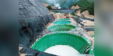 ကချင်ပြည်နယ်၊ ပန်ဝါမြို့နယ်ရှိ  မြေရှားသတ္တု တူးဖော်ရေးလုပ်ငန်းခွင် / The Rvwang