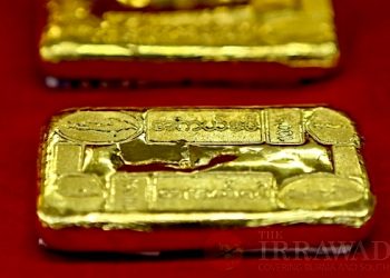 အခေါက်ရွှေတကျပ်သားလျှင် ကျပ် ၃၂ သိန်းထိမြင့်တက်နေ (ဓာတ်ပုံ - ဧရာဝတီ)