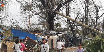 ၂၀၂၃ ခုနှစ်၊ မေလ ၁၆ ရက်နေ့က မိုခါမုန်တိုင်းကြောင့် ရခိုင်ပြည်နယ်၊ စစ်တွေမြို့တွင် အပျက်အစီးများကို တွေ့ရစဉ်