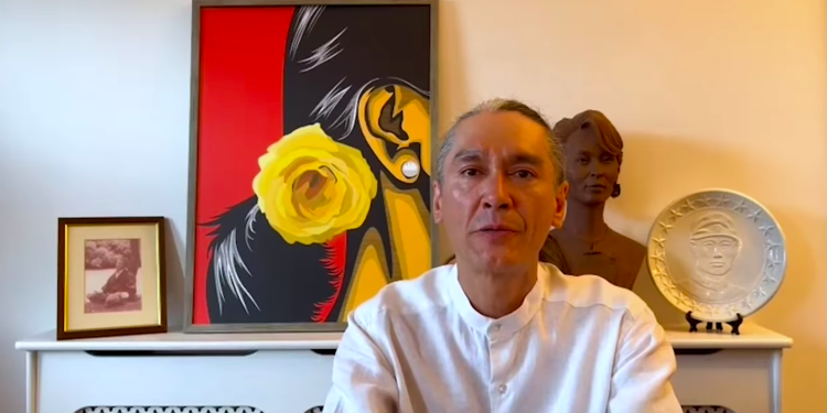 ဒေါ်အောင်ဆန်းစုကြည်၏ ၇၈ နှစ်မြောက် မွေးနေ့ အထိမ်းအမှတ်အဖြစ် အမှတ်တရစကားပြောကြားနေသည့် ကင်မ်အဲရစ်(ခ) ကိုထိန်းလင်း