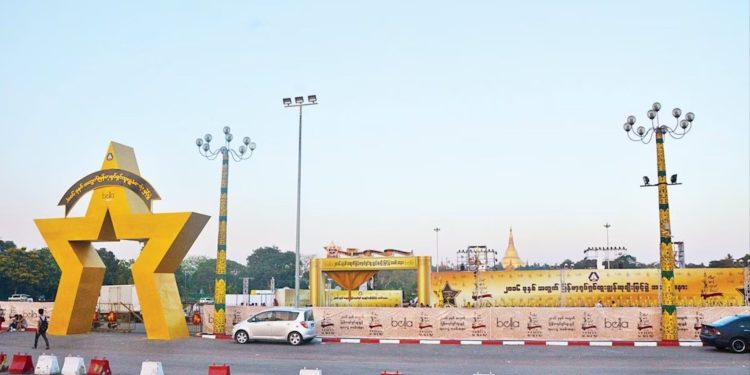 ၂၀၁၇ ခုနှစ် ပြည်သူ့ရင်ပြင်တွင် ကျင်းပခဲ့သည့် အကယ်ဒမီပေးပွဲ/VOA