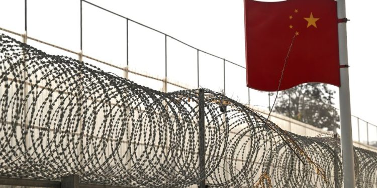 ယူနန်ခရိုင်၊ ရွှေလီရှိ တရုတ်-မြန်မာနယ်စပ်ကို တရုတ်ဘက်အခြမ်းမှ ၂၀၂၃ ခုနှစ်၊ ဇန်နဝါရီလတွင် တွေ့ရစဉ် / AFP