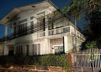 အမရပူရမြို့နယ်ရှိ ဒေါက်တာဇော်မြင့်မောင် မိသားစုပိုင်နေအိမ် / MDY image (Telegram)