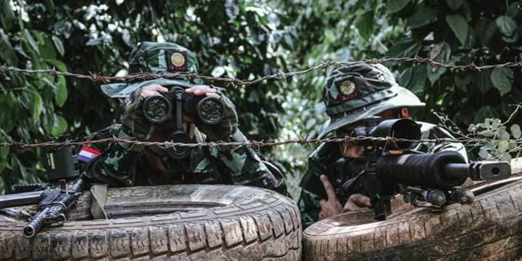 ကရင်နီအမျိုးသားကာကွယ်ရေးတပ်ဖွဲ့ (KNDF) မှ တပ်ဖွဲ့ဝင်များ / KNDF