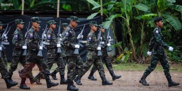 ကရင်အမျိုးသားလွတ်မြောက်ရေးတပ်မတော် (KNLA) တပ်မဟာ ၅ တပ်ဖွဲ့ဝင်များကို ကရင်ပြည်နယ်၊ ဖာပွန်မြို့နယ်တွင် ၂၀၁၈ ခုနှစ်က တွေ့ရစဉ် / ဧရာဝတီ