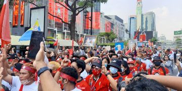 ဘန်ကောက်တွင် မေလ ၁ ရက် အပြည်ပြည်ဆိုင်ရာအလုပ်သမားနေ့အထိမ်းအမှတ် မြန်မာအလုပ်သမားများ ချီတက်ဆန္ဒပြ / CJ