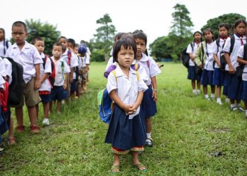 ထိုင်းနိုင်ငံ မဲဆောက်မြို့ရှိ ရွှေ့ပြောင်းအလုပ်သမား မိသားစုများမှ ကလေးငယ်များ ကျောင်းတက်ရန် ပြင်ကြစဉ်/ Unicef