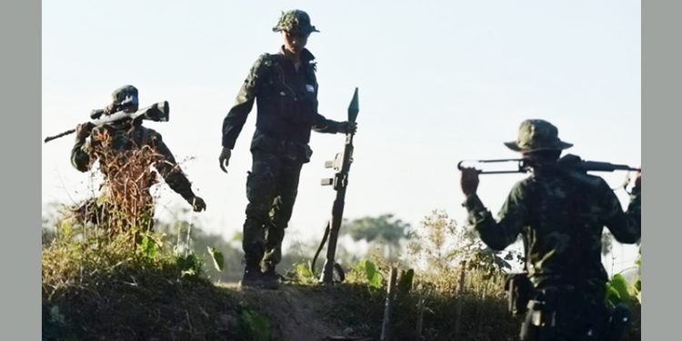 ကော့ကရိတ် ရှေ့တန်းတနေရာမှ PDF တပ်ဖွဲ့ဝင်များကို ၂၀၂၁ ခုနှစ်၊ ဒီဇင်ဘာလ ၃၁ ရက်က တွေ့ရစဉ် / Twitter