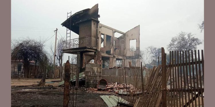 ဇွန် ၁၃ ရက်က စစ်ကြောင်းထိုး မီးရှို့ခံရသည့် သာဇင်ကျေးရွာ (ဓာတ်ပုံ- စစ်ကိုင်းသတင်းမှန် ပြန်ကြားရေး)