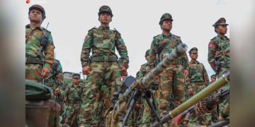 ညီနောင်မဟာမိတ် သုံးဖွဲ့ အဖွဲ့ဝင် TNLA တပ်သားများ ၂၀၁၉ ခုနှစ်က စစ်ရေးပြနေစဉ် / ဧရာဝတီ