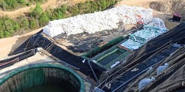 ကချင်ပြည်နယ်၊ မြေရှားသတ္တုတူးဖော်ရာတွင် သုံးသည့် ဓာတုဆေးအိတ်များ / Maran