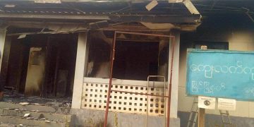 မီးရှို့ဖျက်ဆီးခံရသည့် မြိုင်မြို့နယ် မန်ကျည်းကန်ဆေးရုံ / CJ