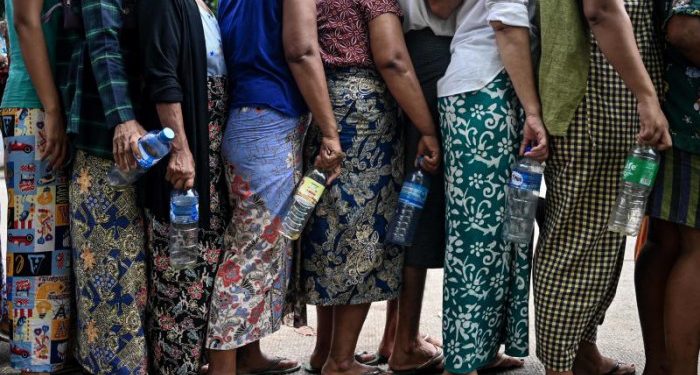 ဖောင်းပွနေသည့် ကျပ်ငွေနှင့် ပျက်သုဉ်းသွားသည့် ဈေးကွက်စီးပွားရေး